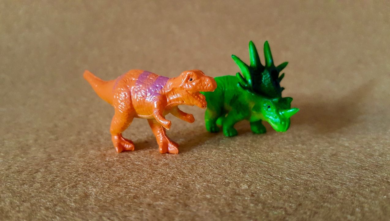 Conjunto 2 Figuras Dinossauros em Miniatura T-Rex e Chasmossauro PVC