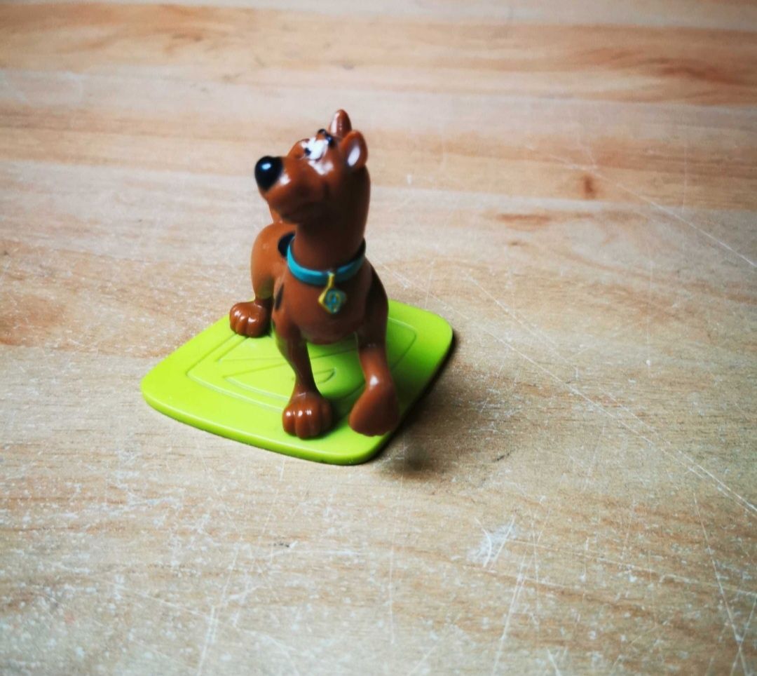 Figurka Scooby-Doo, Figurka z podpisem 1998 Hanna-Barbera Applause.