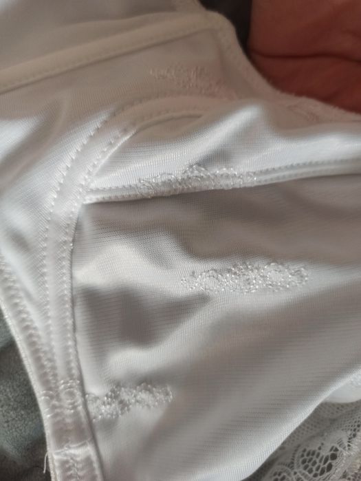 Stanik z koronką biały C 75