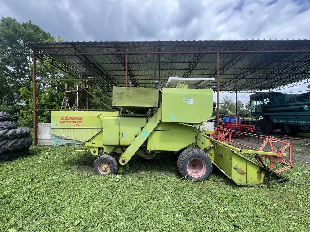 Комбайн Claas compact 25