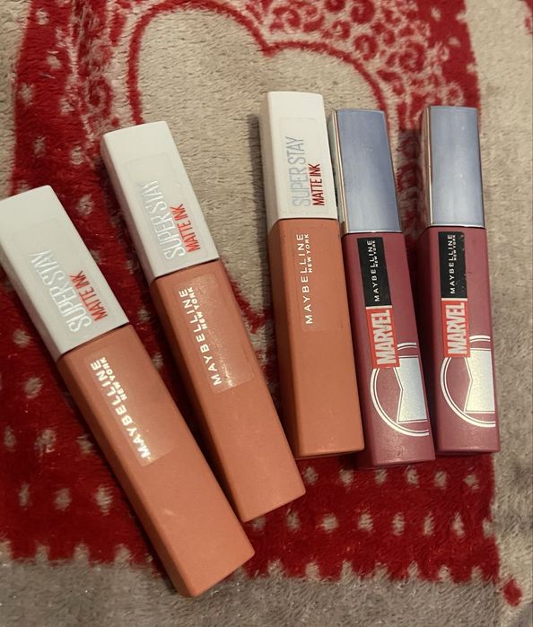 помада стійка Maybelline