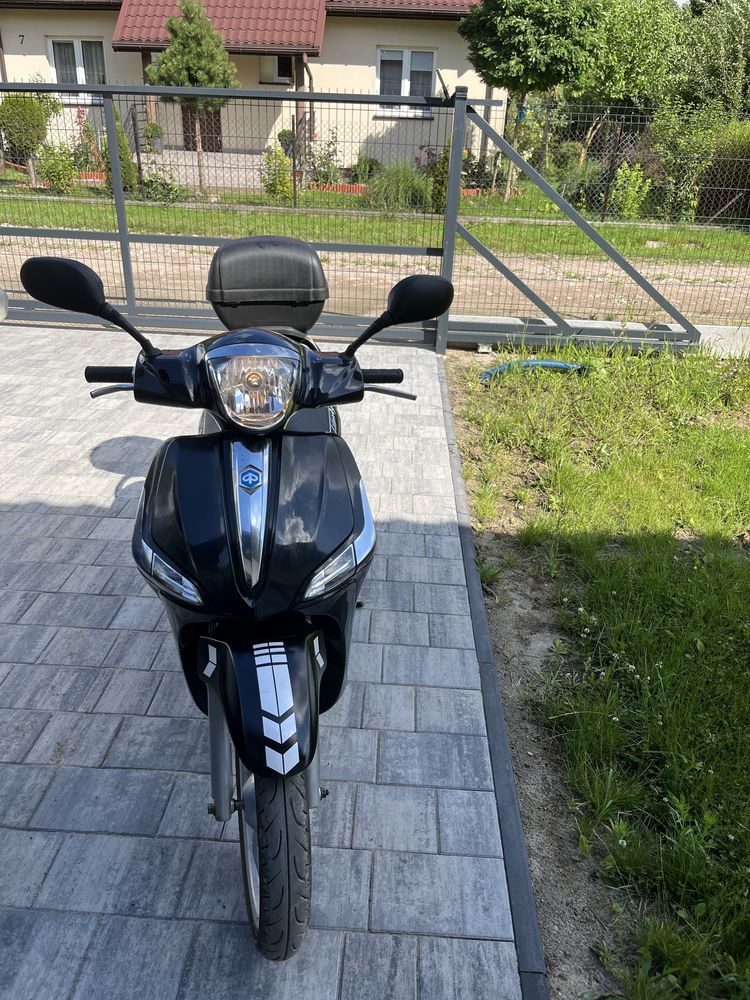 Skuter piaggio liberty 50 23 rok polski salon czarny