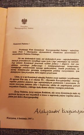Konstytucja Rzeczypospolitej Polskiej z dedykacją bylego Prezydenta K.