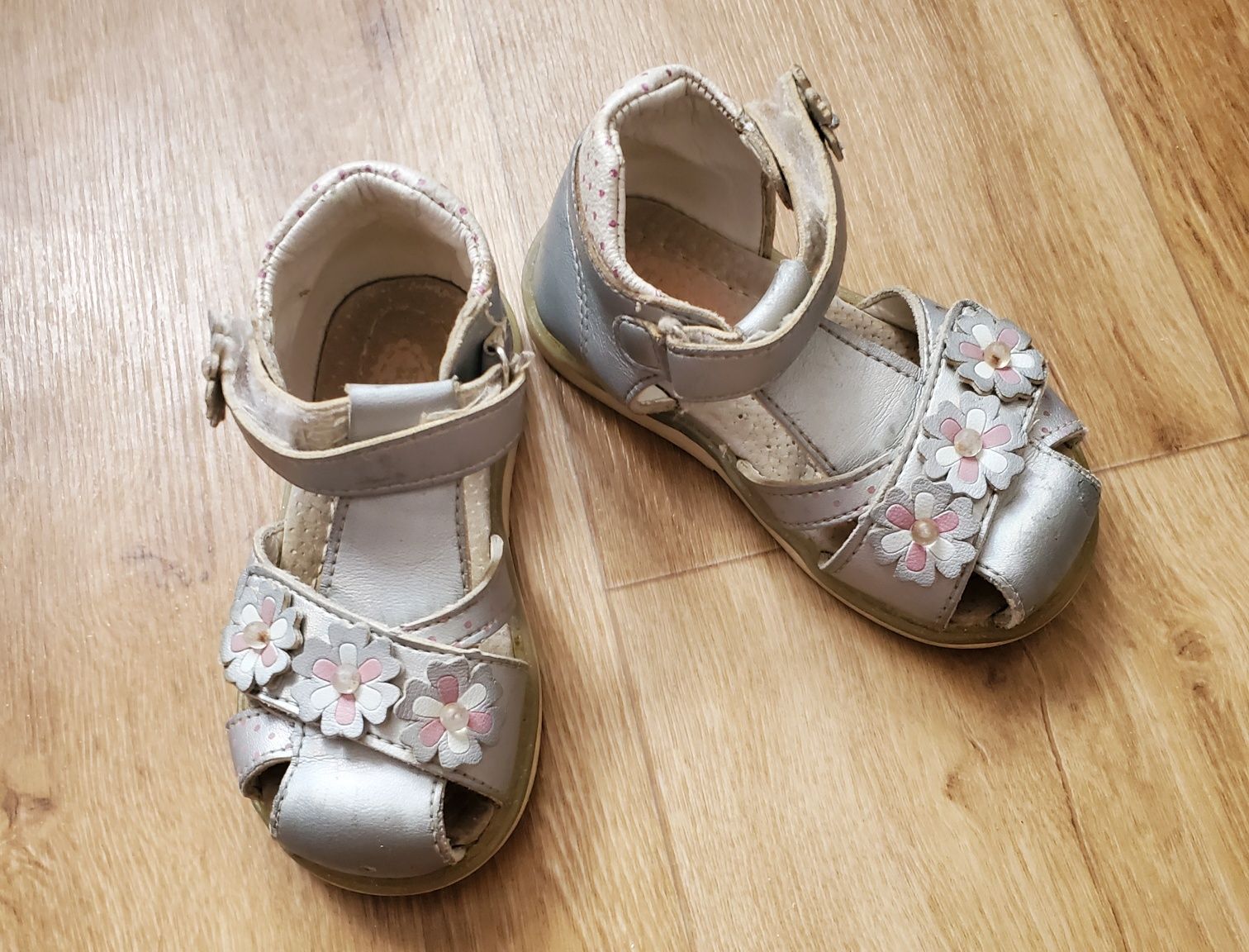 Серебристые босоножки сандалики сандали на девочку, стельки 14,8 см