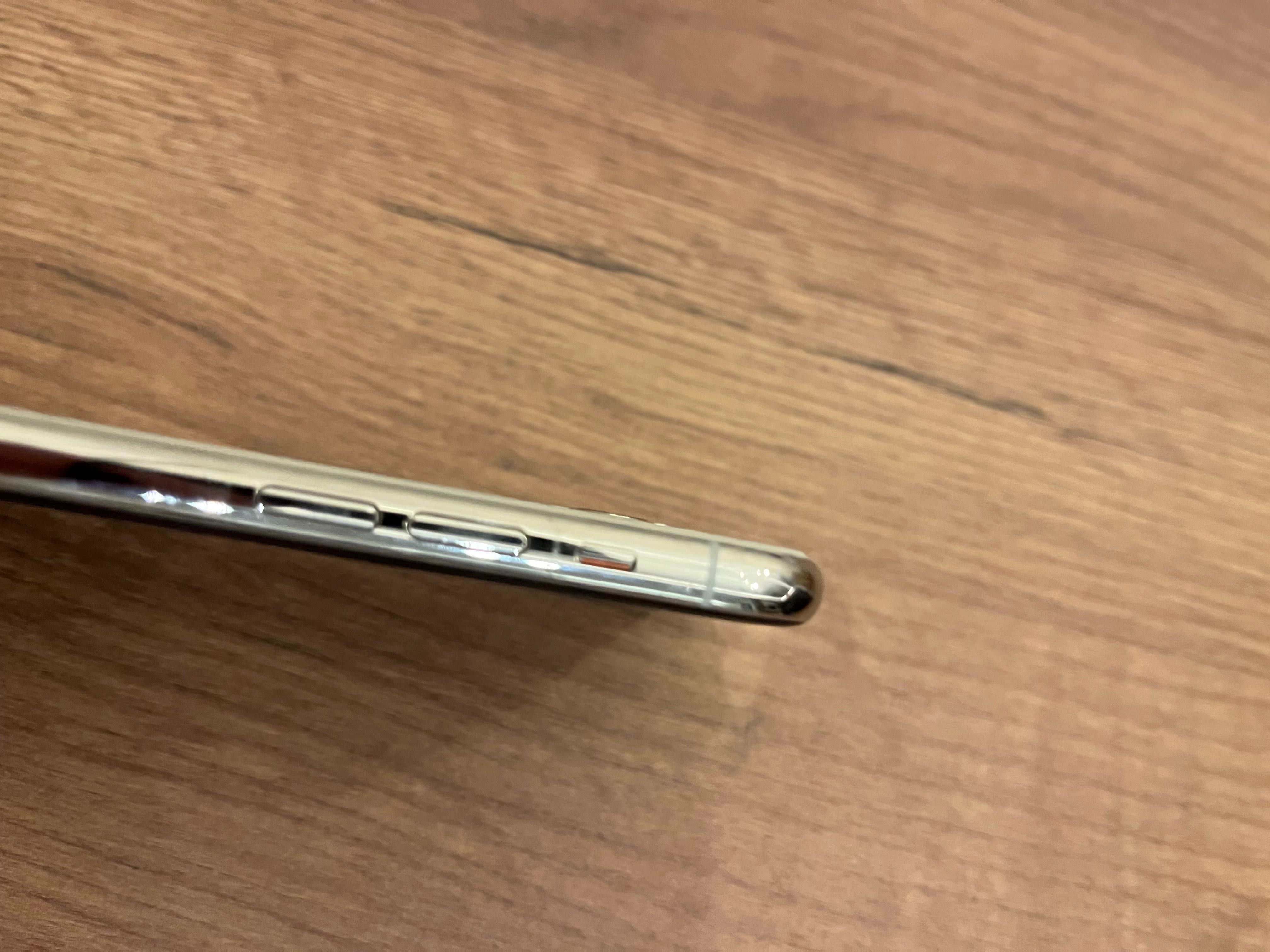 iPhone 11 Pro 64GB case spigen