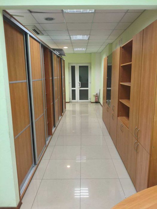 Офісне приміщення, окремий вхід, меблі, комунікації, побутова техніка