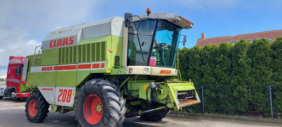 Claas Mega 208 ||