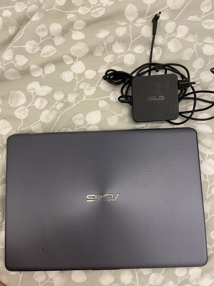 laptop Asus preto