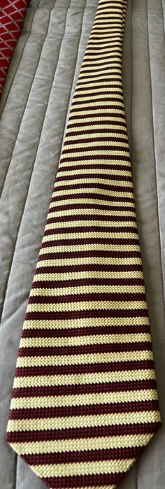 Gravata com efeito de espiga entrançada