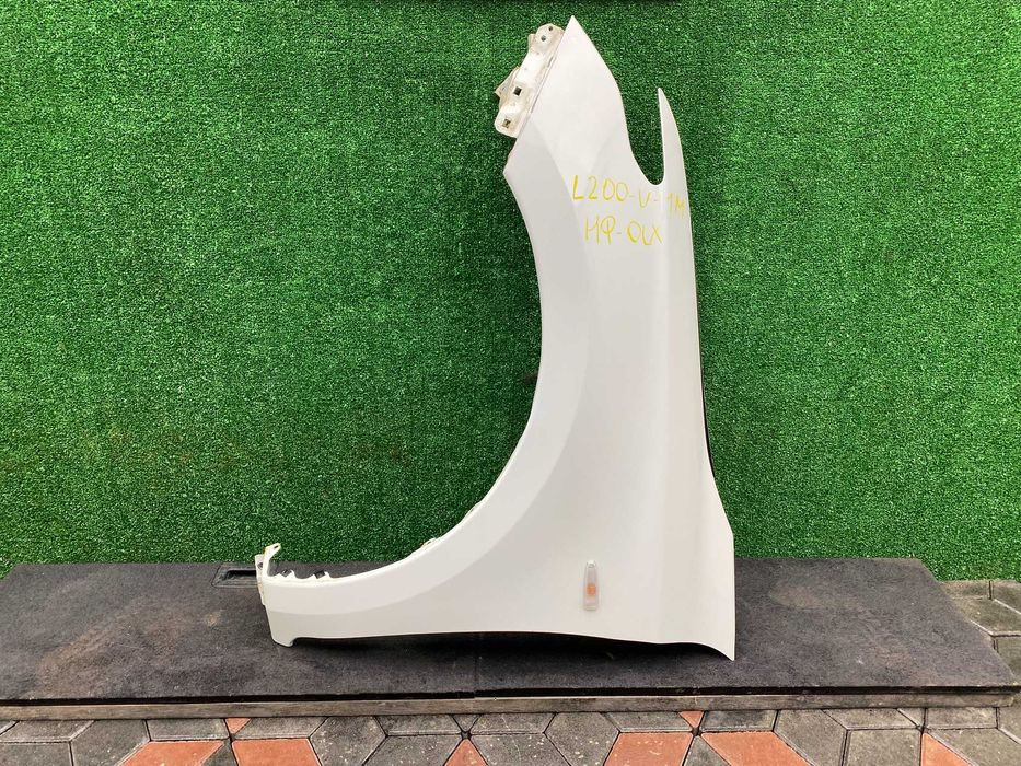 Крило переднє ліве Mitsubishi L200 2015-2019