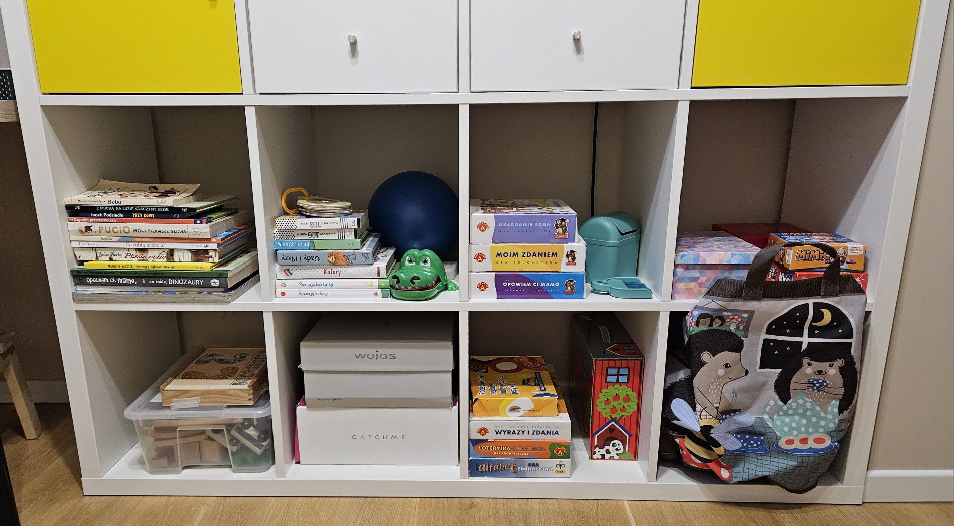Regał IKEA KALLAX w super konfiguracji.
