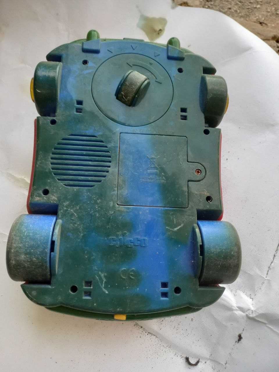 Brinquedo didático em forma de carro