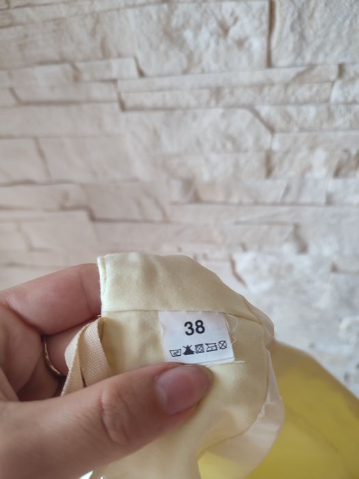 Ołówkowa jasnożółta spódnica damska M 38