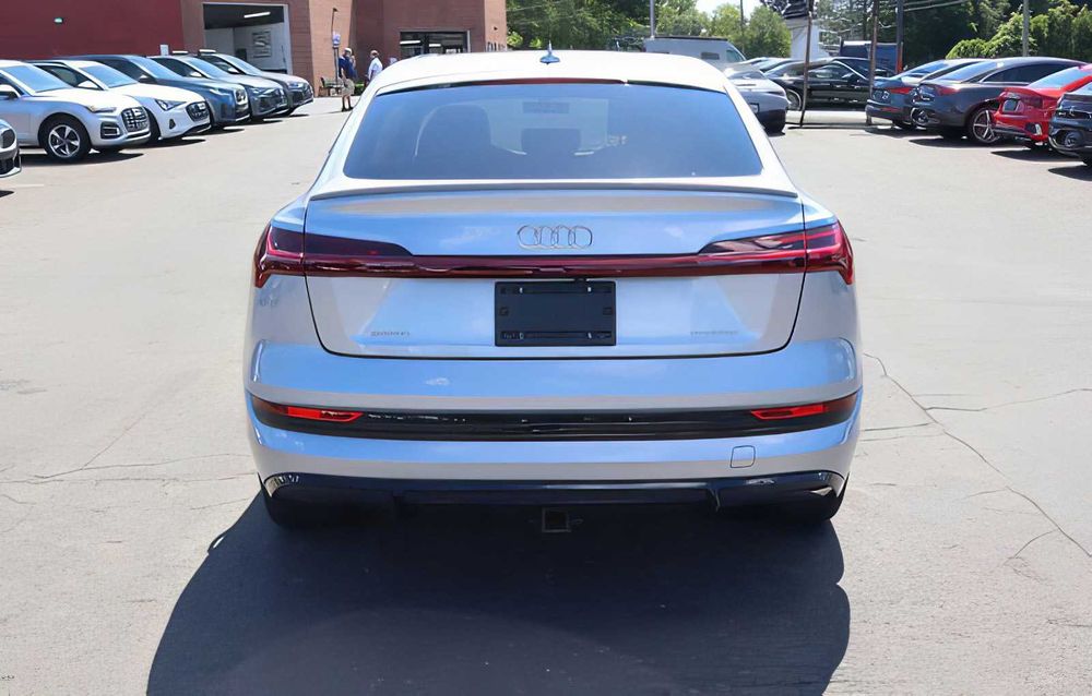 Audi e-tron Sportback quattro      2021