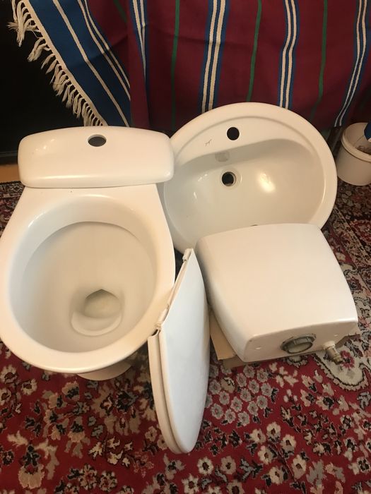 Умивальник  у ванну кімнату та  унітаз з кришкою та бочком м.Чернігів