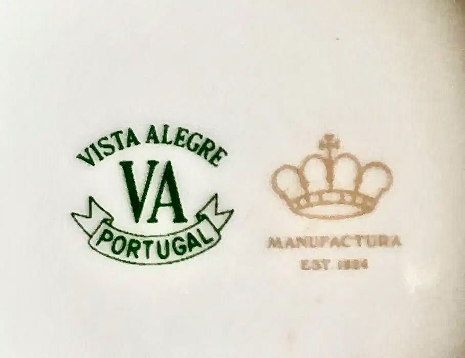 VISTA ALEGRE - 1980 - 2 taças com duplo carimbo (verde e ouro)