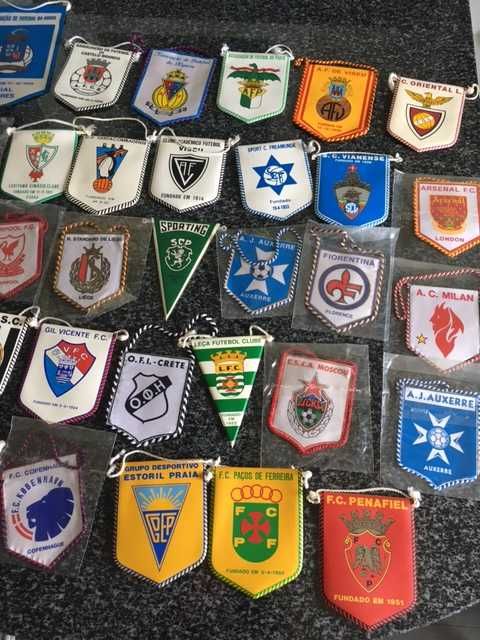 Lote Raro de Galhardetes de Futebol – Vintage e Modernos