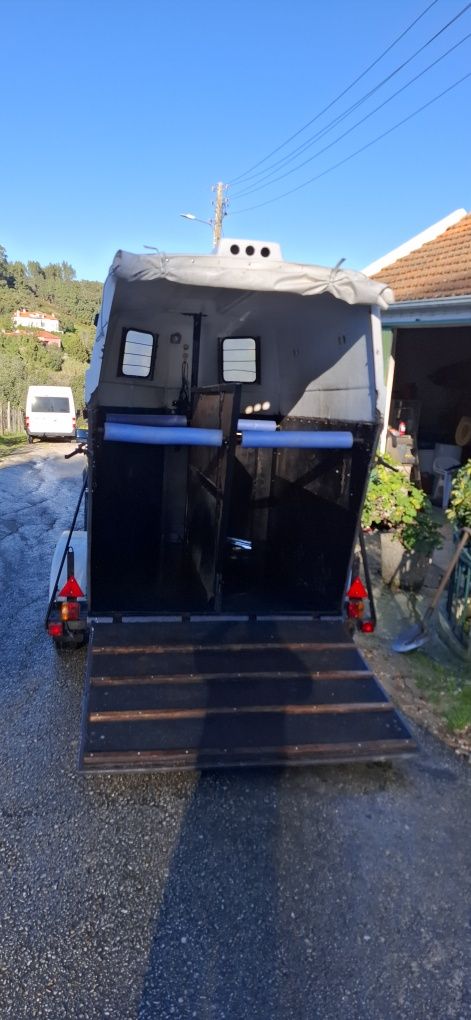 Reboque de Cavalos
