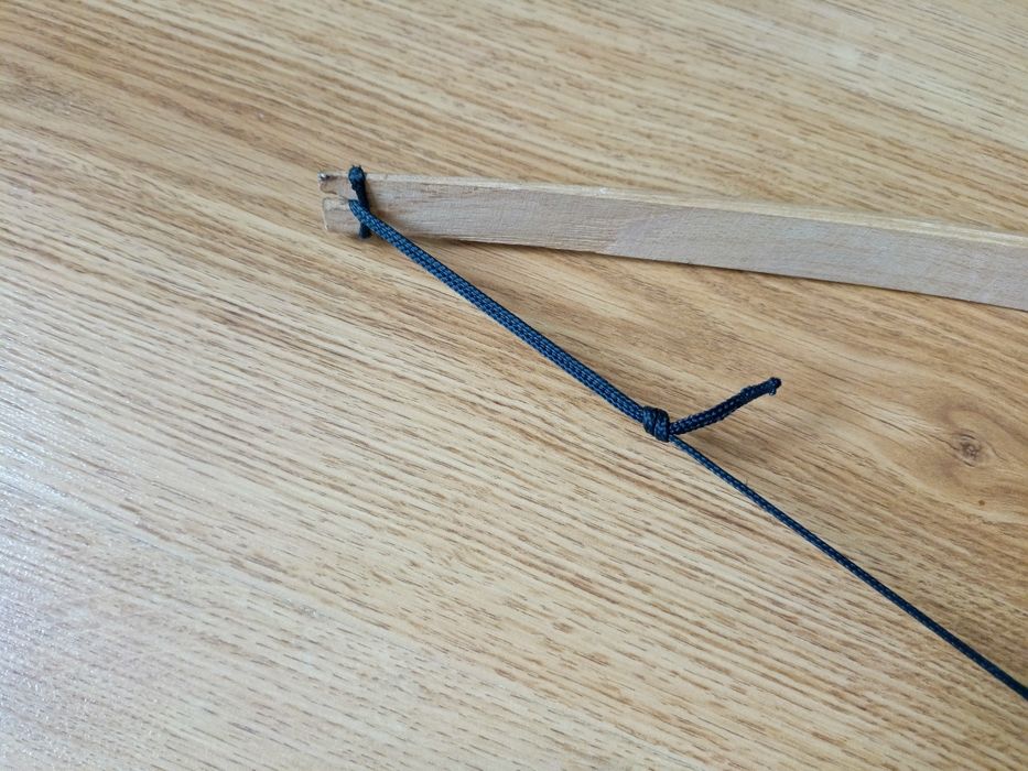 Zabawkowy łuk drewniany i 3 strzały