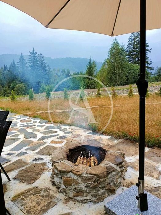 Сучасний будинок в котеджному містечку в Карпатах Славське (Славсько)