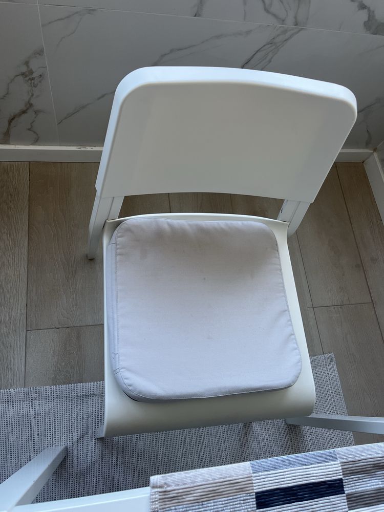 Mesa de refeição com 4 cadeiras