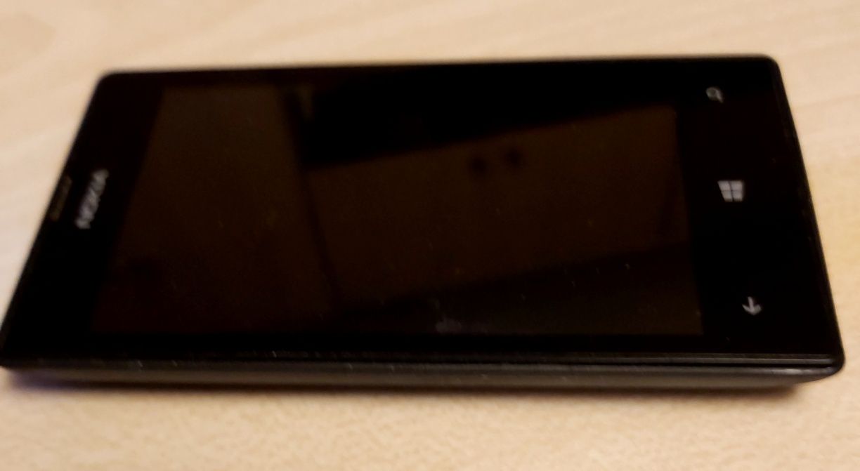 Sprzedam telefon Nokia Lumia 520 + gratis.