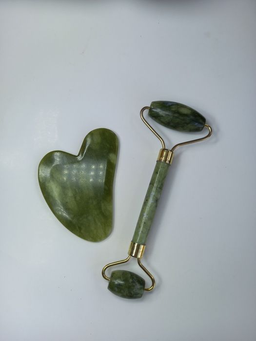 Нефритовый набор роллер и скребок гуаша