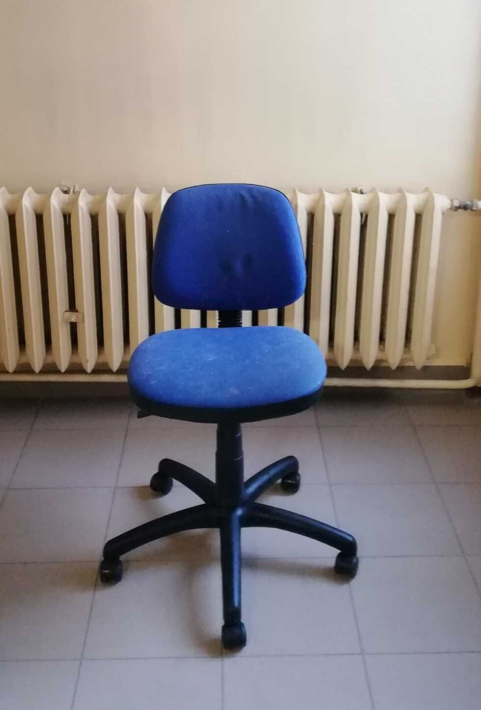 Sprzedam dwa krzesła biurowe i komputerowe