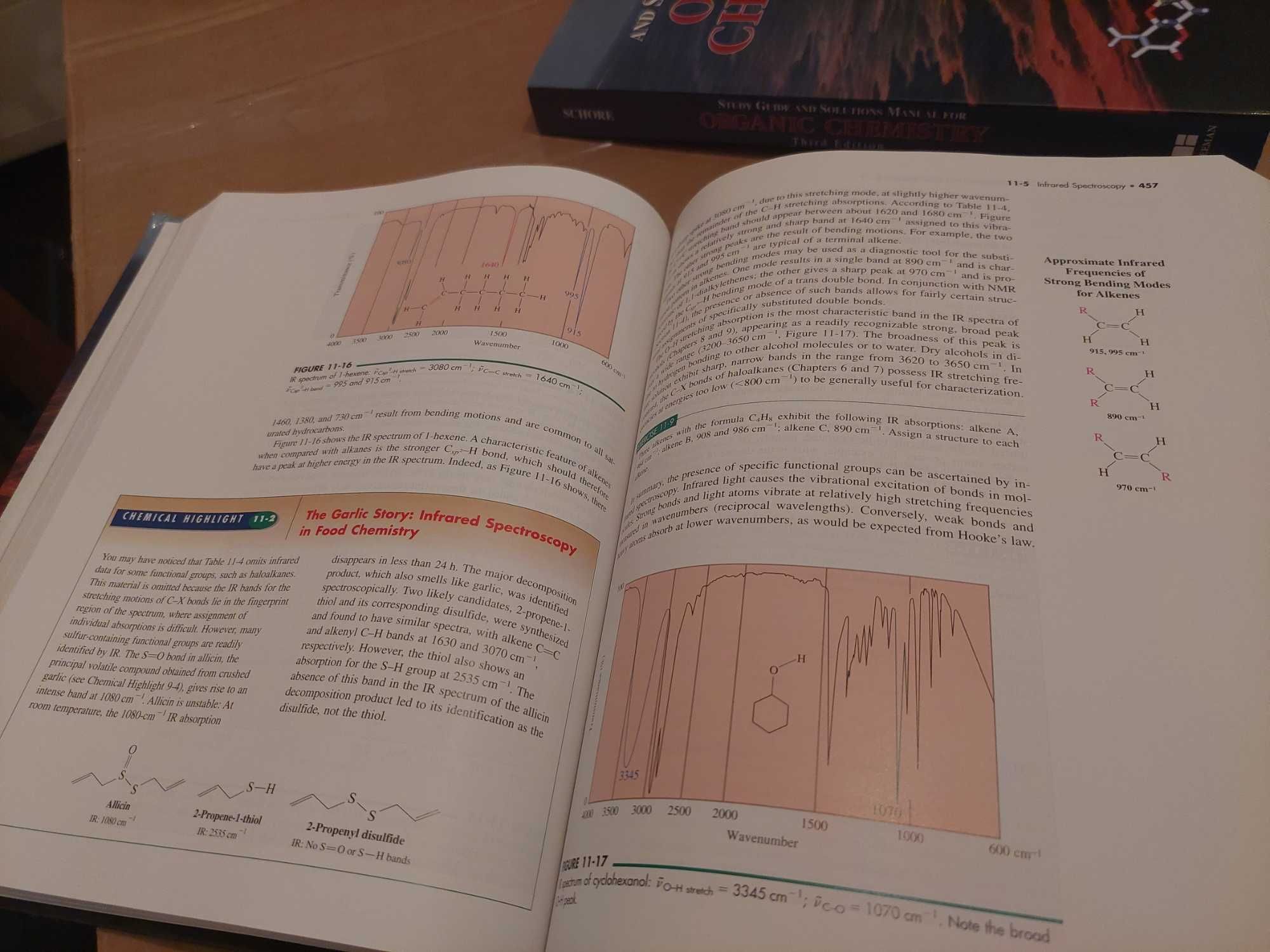 Livro “Organic Chemistry” - Volumes I e II com CD