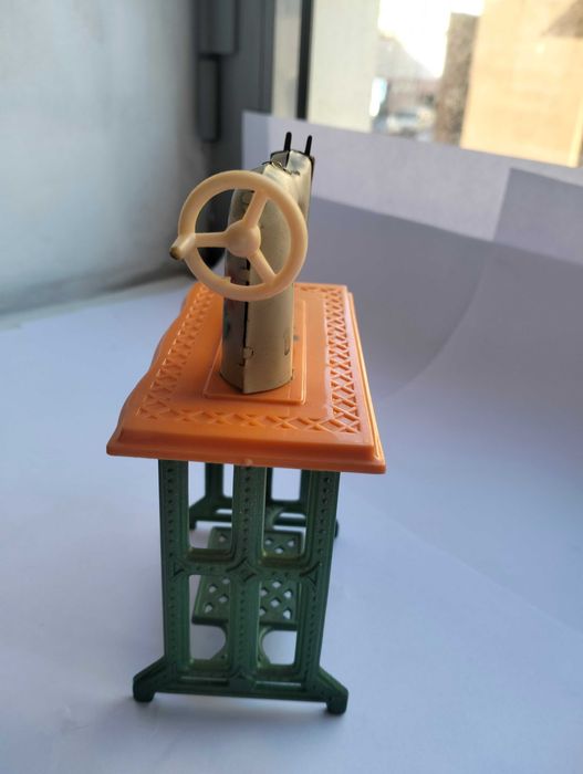 Máquina de custura - Brinquedo português PEPE - Antigo