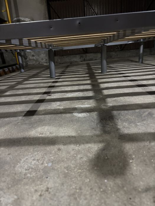 Base sommier de cama de casal metálica com ripas de madeira 1,60x2m