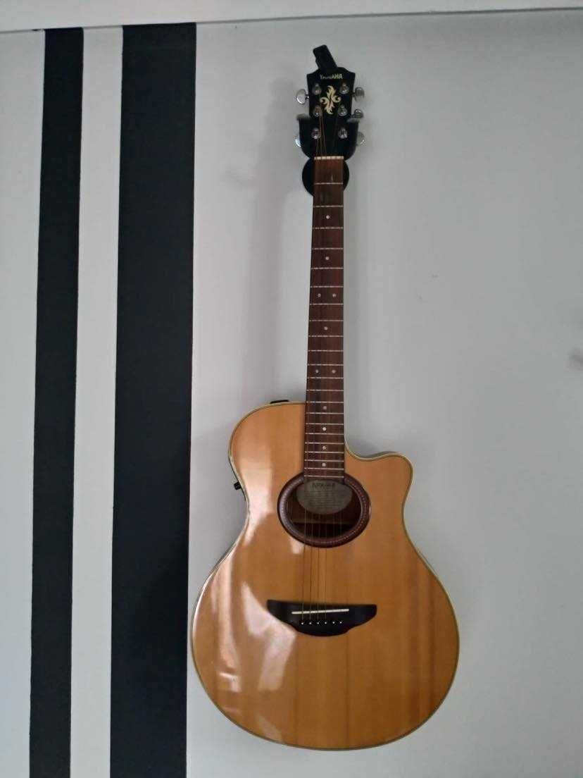 vendo guitarra Yamaha APX-4A vintage