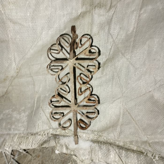 Wieszak na kwiatki metalowy