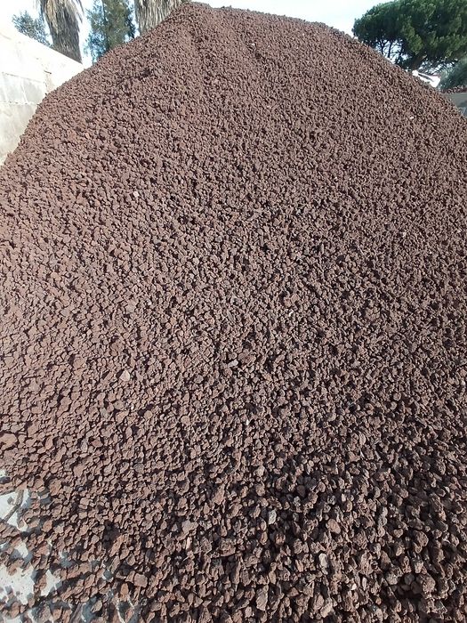 Pedra vulcanica 150€, gravilha vulcanica 1,5-4cm