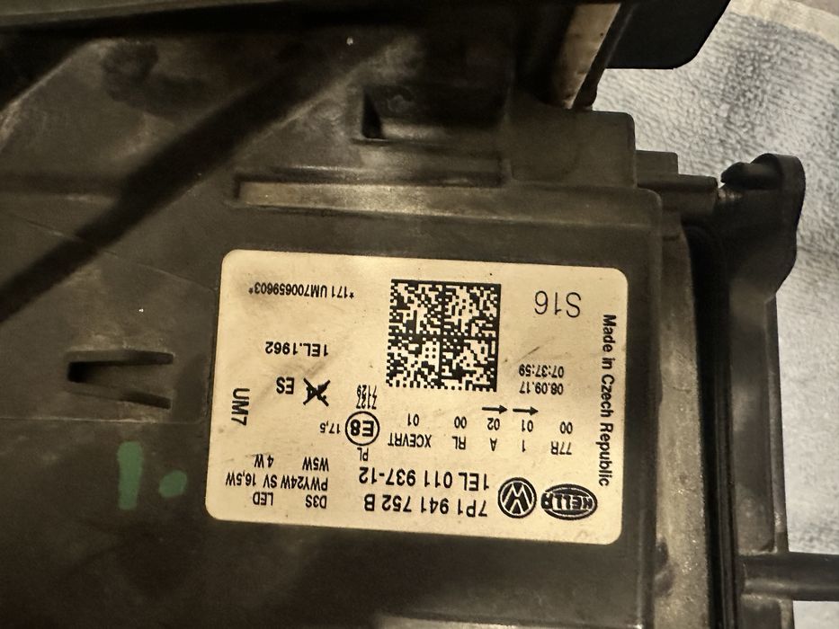 Продаёться две правых фары для Volksvagen Taureg 2017 года