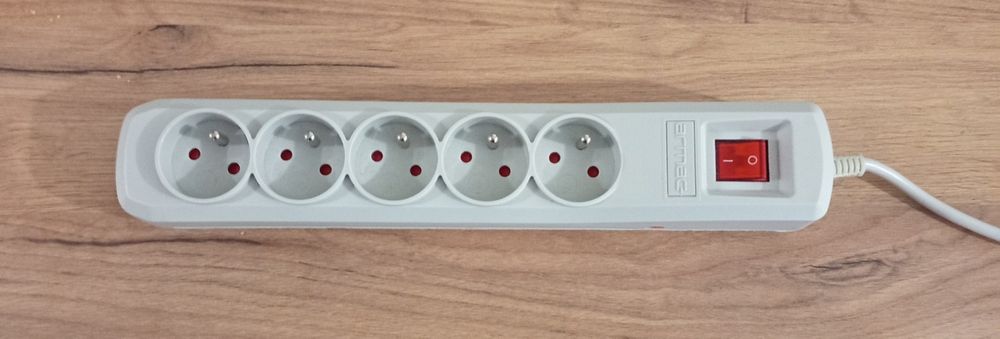 Listwa antyprzepięciowa, przeciwprzepięciowa zasilająca jak nowa, 5 m.