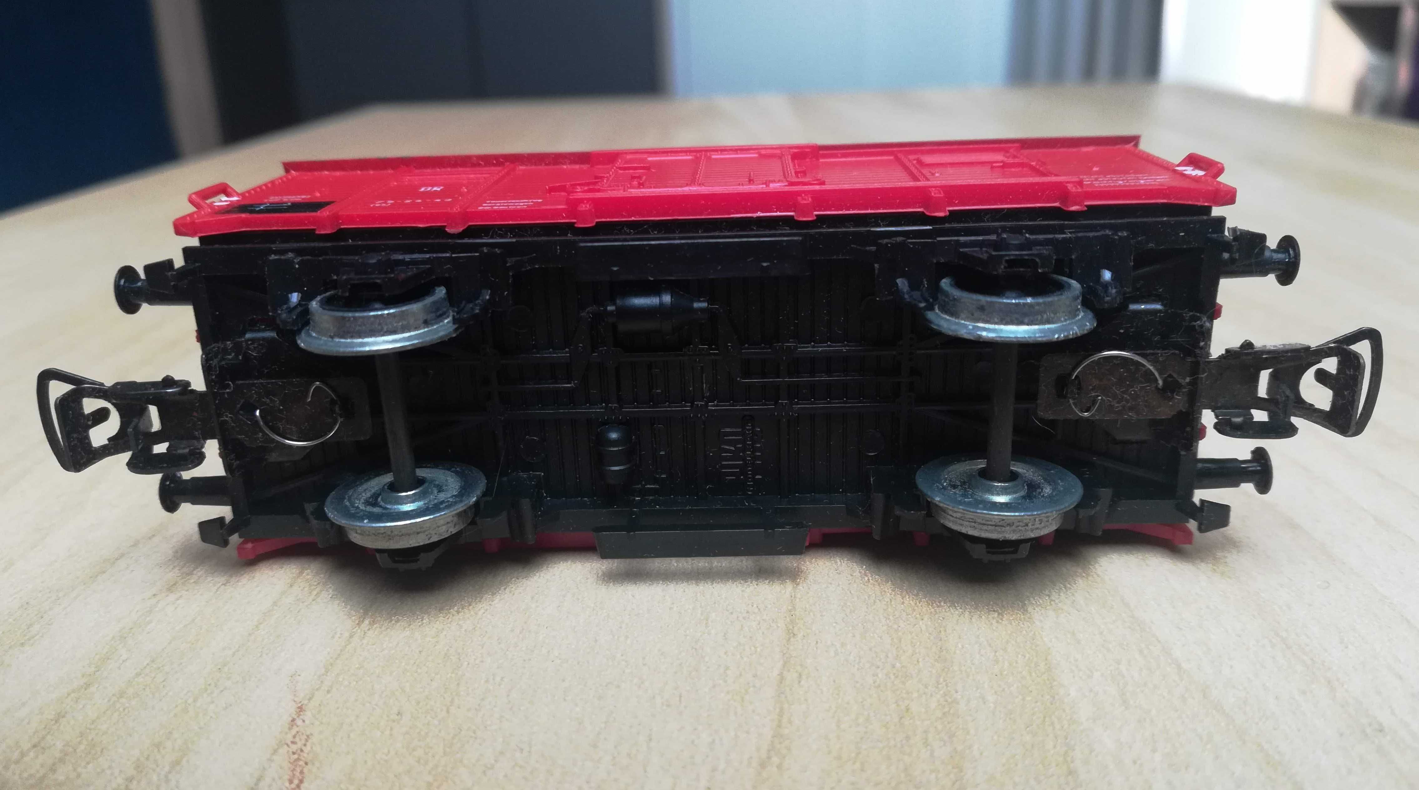 Wagon PIKO czerwony towarowy 04218 H0 1:87 16,5mm