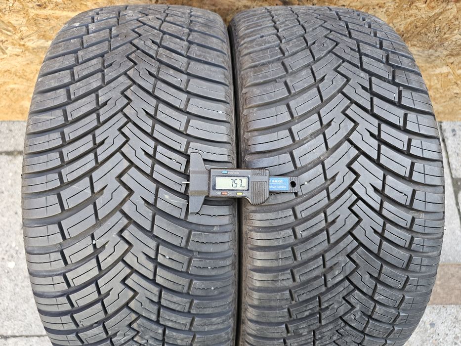 Idealne!!  7,5mm. 225/40 r18 Pirelli Cinturato All Season.  2022r.