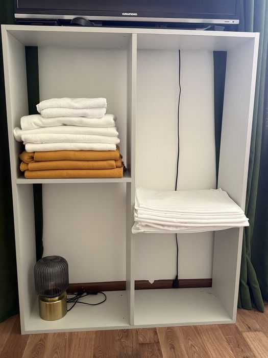 Тумбочка, полиця