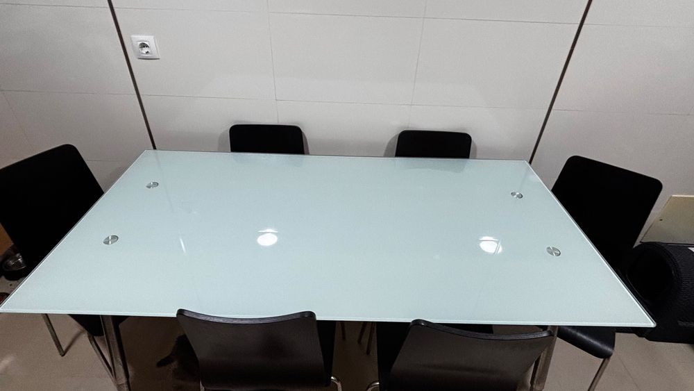 Mesa de Cozinha + 6 Cadeiras — Excelente Oportunidade!