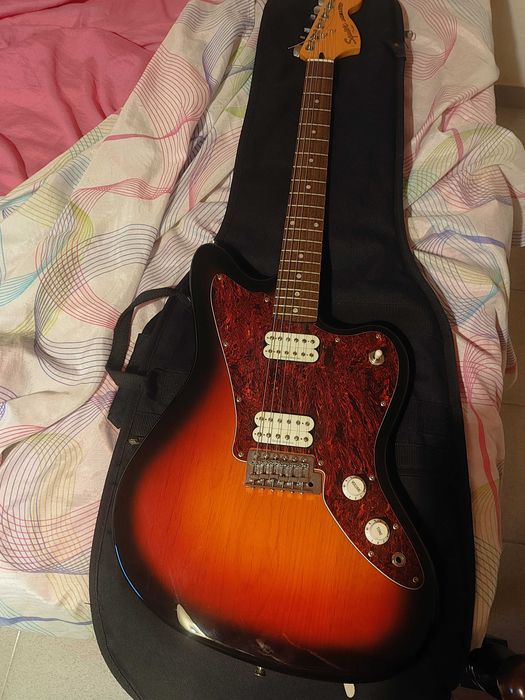 Squier Jagmaster Standard Sunburst – Excelente estado