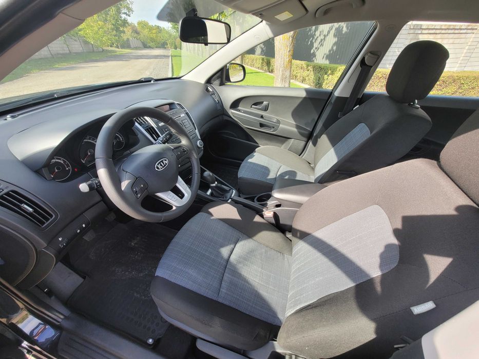 Kia Ceed 2009, 1.4 MT (90 к.с.)