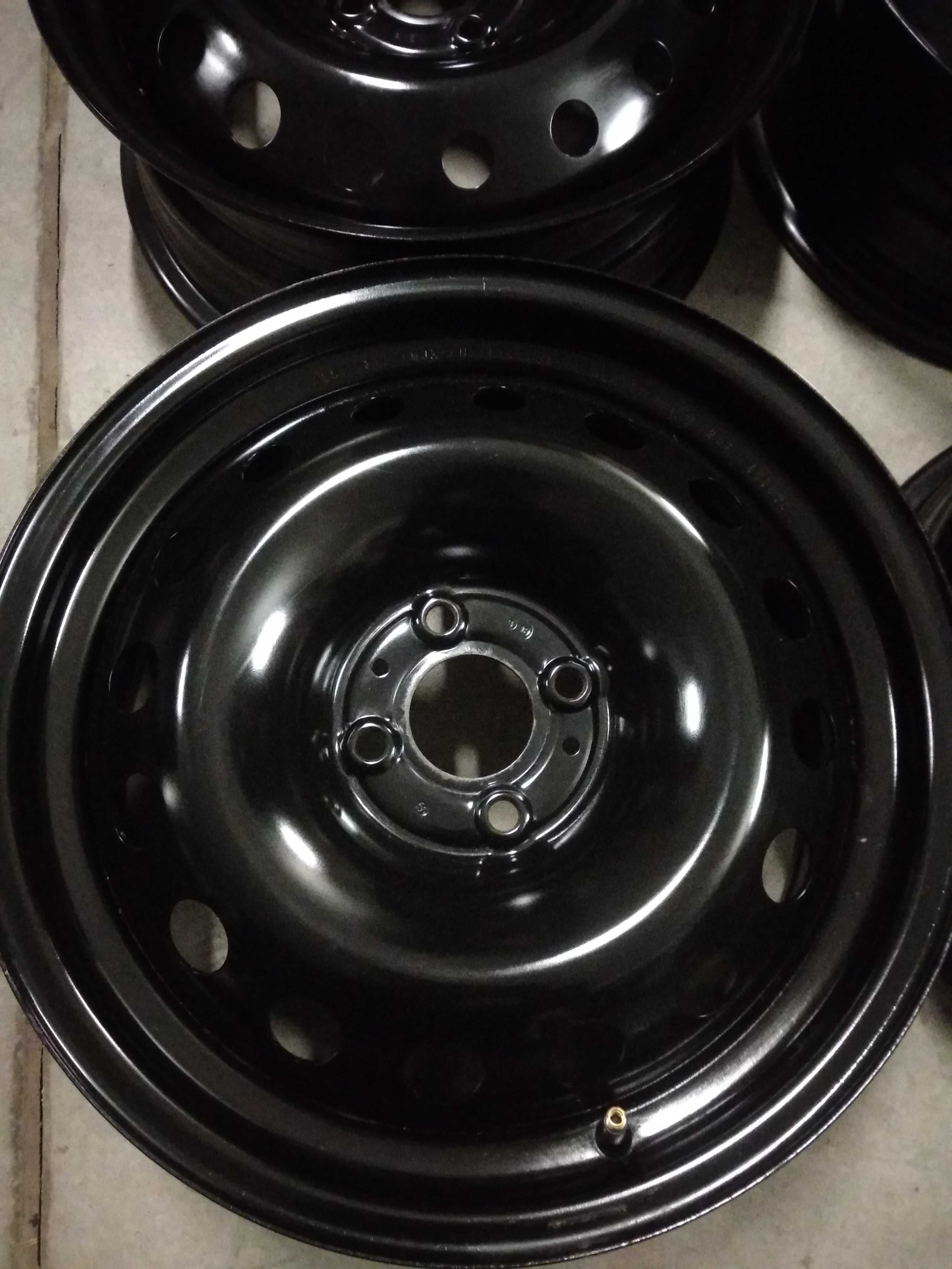 4x Felgi 15 4x100 Renault Dacia Nowe