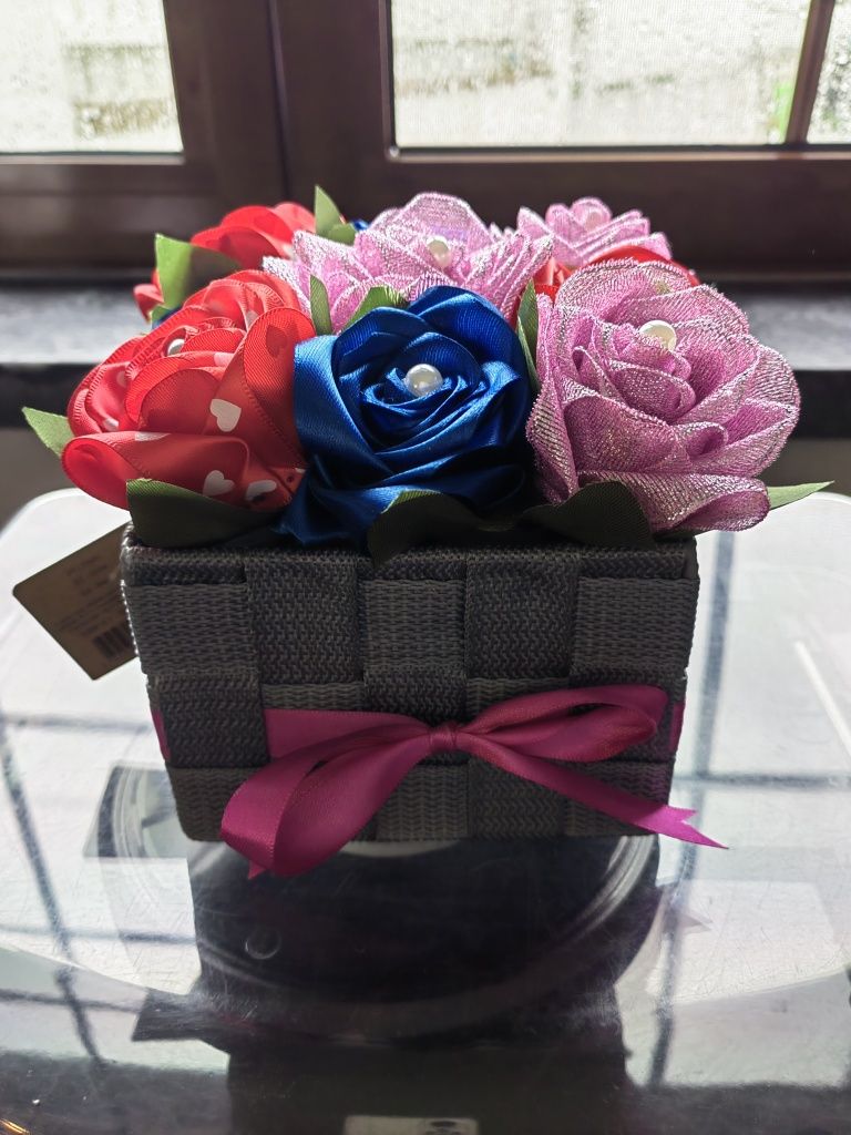 Caixa com flores cetim