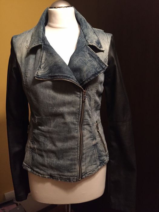 GUESS ramoneska kurtka jeansowa jeans skórzane rękawy piękna