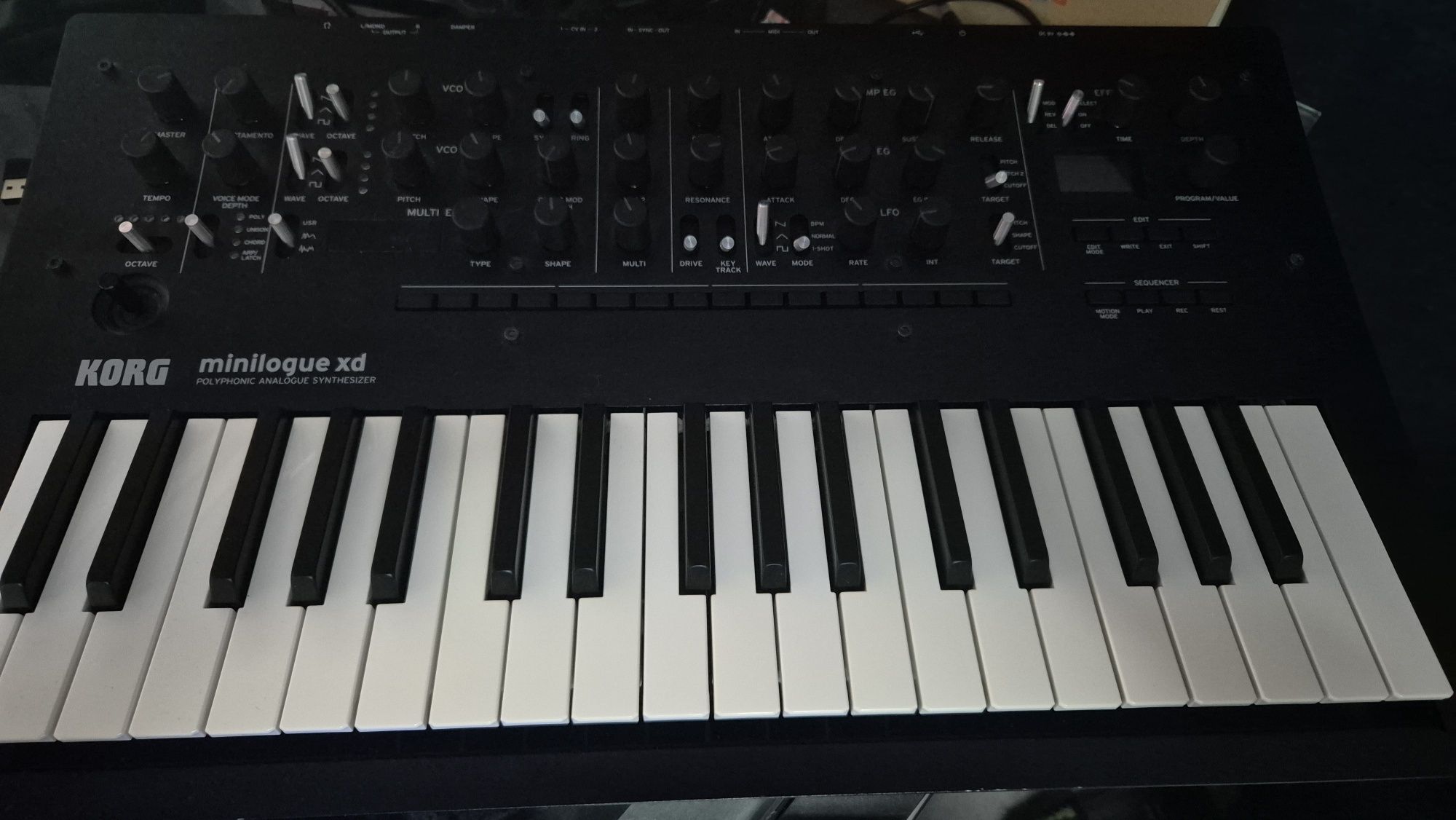 Korg Minilogue xd syntezator analogowy