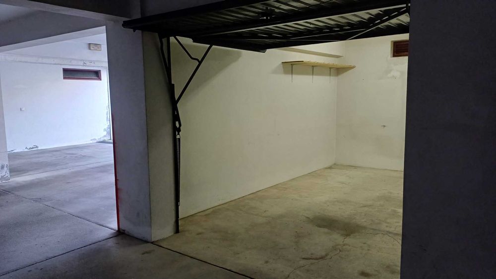 Garagem/Armazém com 13 m2 - Centro de Vagos