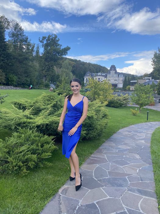 Вечірня, атласна сукня