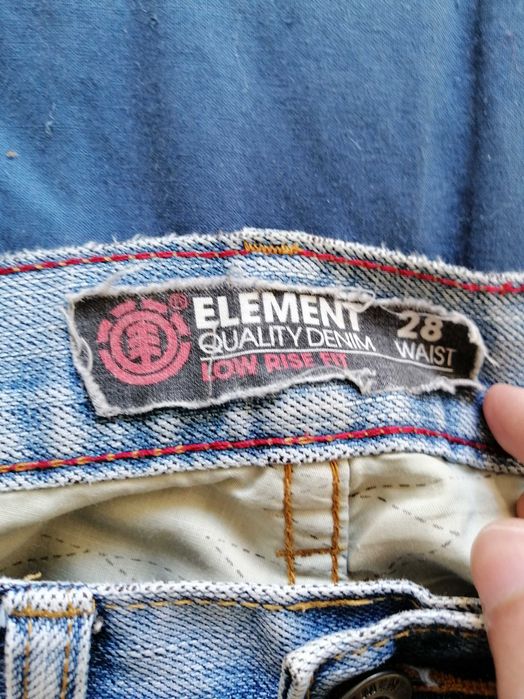 Calças Element. Ganga. Justas. Medidas na descrição.