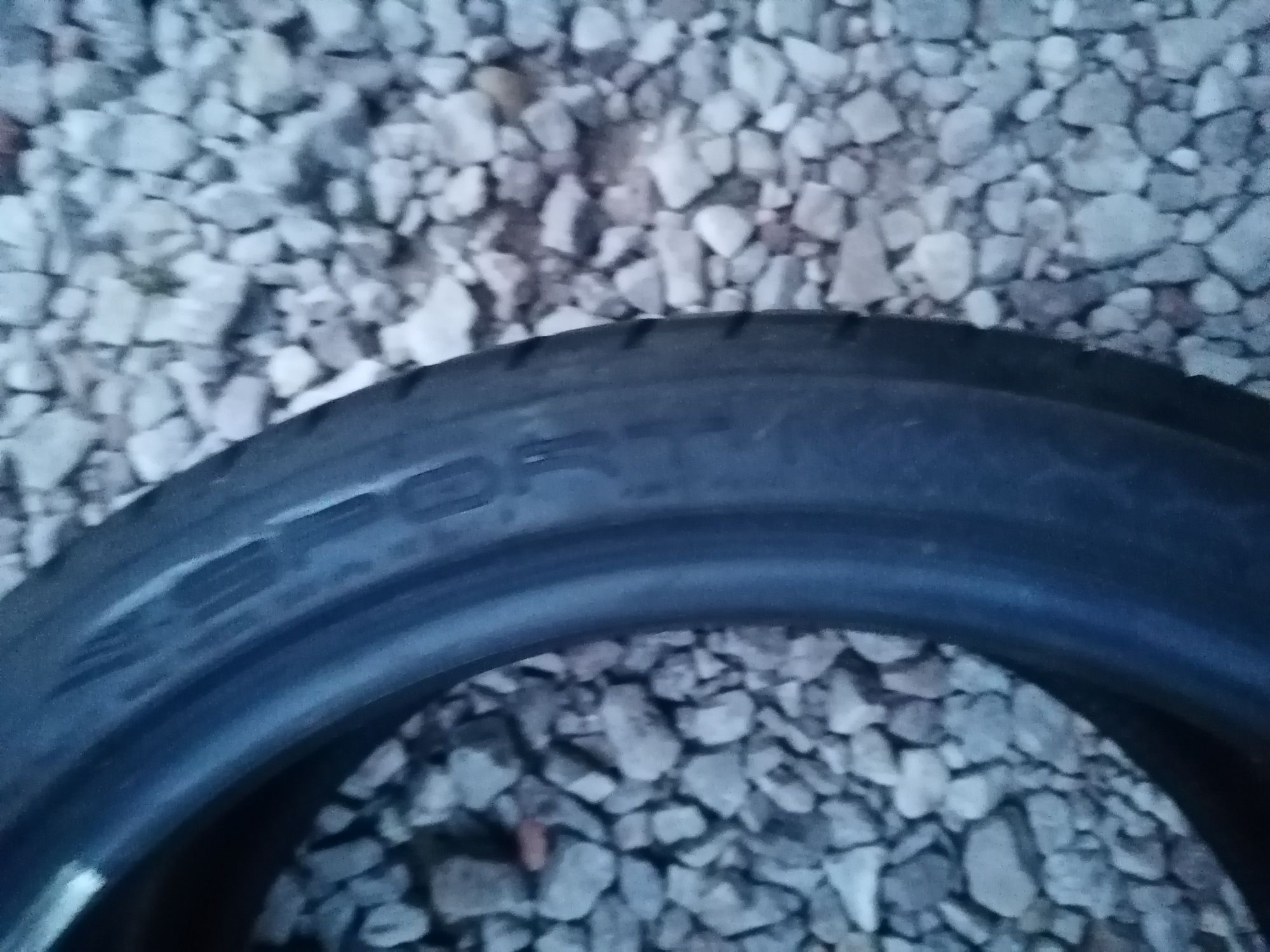 235/40/19 Dunlop 2023 rok